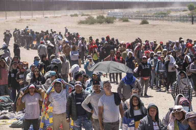 Imigrantes correm para a fronteira às vésperas de mudança de regra