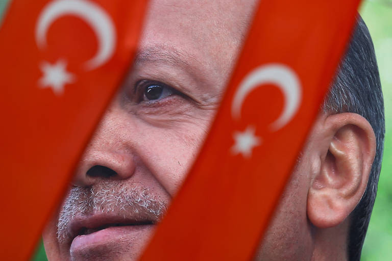 Crise econômica, mais que terremoto, deve definir destino de Erdogan nas eleições