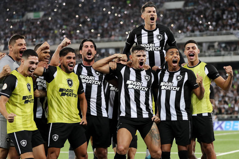 Jogadores do Botafogo comemoram gol marcado contra o Corinthians, pelo Brasileiro