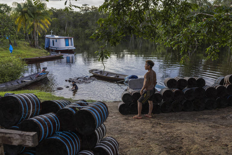 Yanomamis são explorados na piaçaba em longas jornadas e dívidas por farinha e gasolina