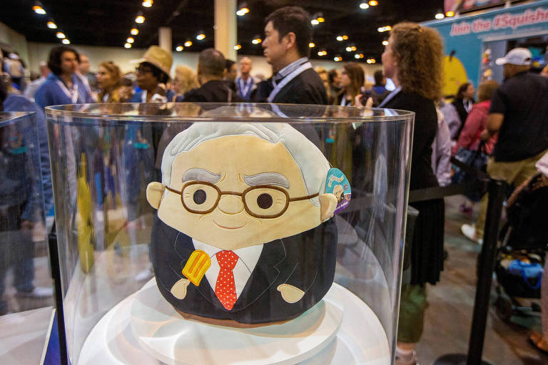 Versão de Warren Buffett em squishmallow,  brinquedo de pelúcia que viralizou no TikTok