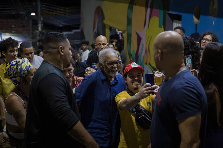 Por que Gilberto Gil defende Vinicius de Moraes como 'branco mais negro do Brasil'