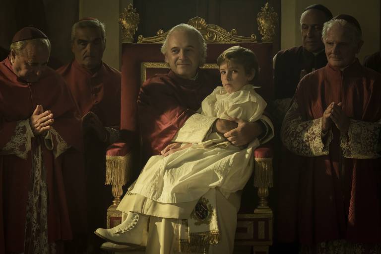 Drama 'Rapito' vira thriller político com menino judeu adotado à força pelo papa