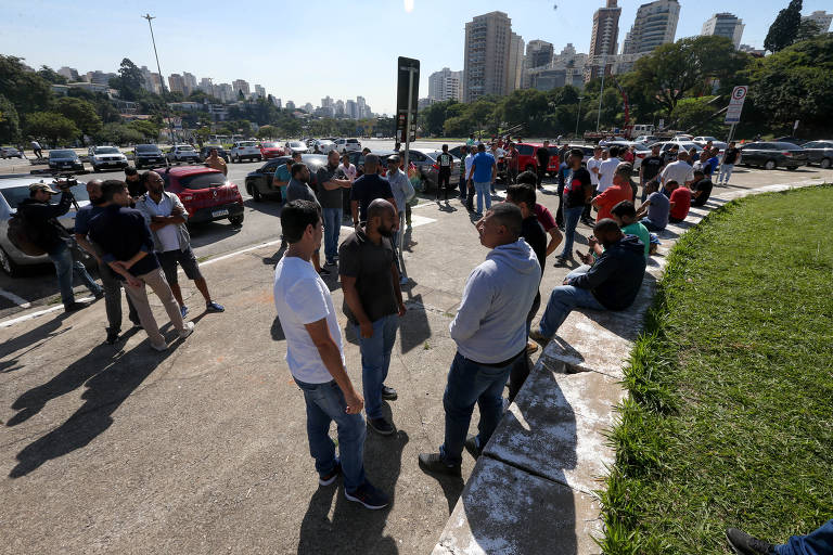 Motoristas da Uber e 99 fazem paralisação nesta segunda (15) em São Paulo