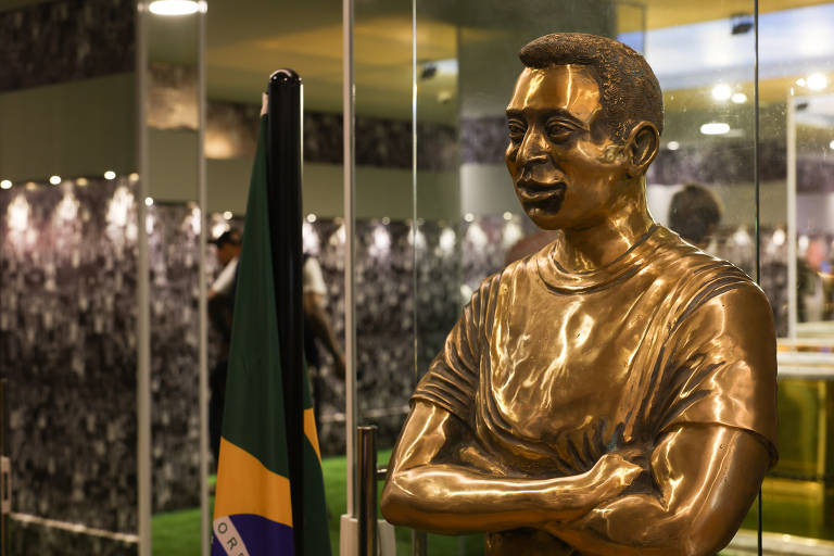 Veja imagens do mausoléu de Pelé em Santos