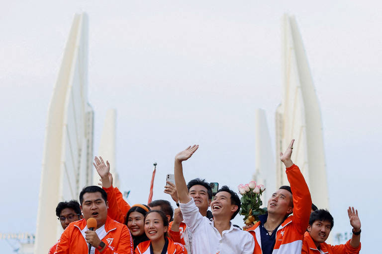 Partidos de oposição na Tailândia se unem para desafiar militares e formar governo