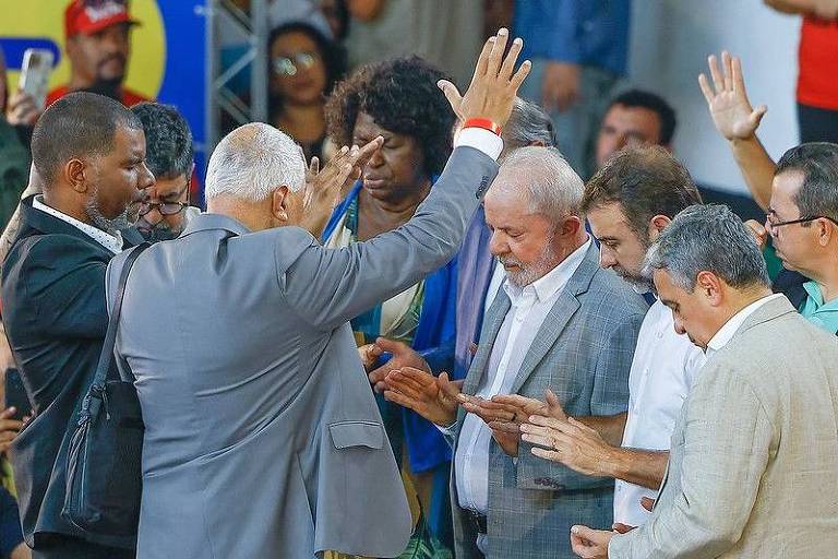 Lula monta força-tarefa para aproximação com evangélicos - 20/07/2023 -  Poder - Folha