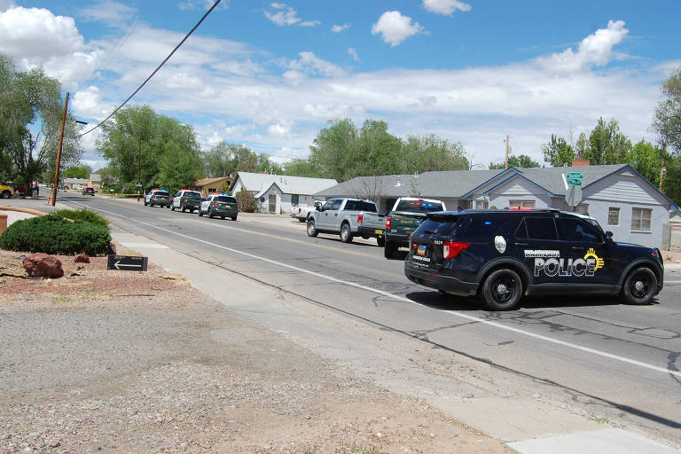 Policiais de Farmington no local onde houve um ataque a tiros, no estado do Novo México, nos EUA