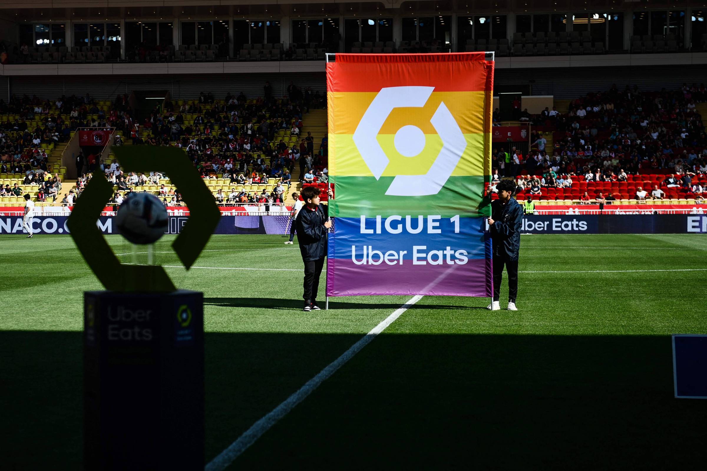 Governo francês pede punição a atletas que recusaram vestir camisa de  campanha contra a homofobia