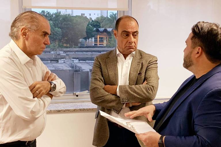 O empresário Michael Klein (esq.), ao lado do prefeito de São Caetano, José Auricchio (centro), e o secretário municipal de Desenvolvimento Econômico da cidade, Daniel Córdoba (dir.)