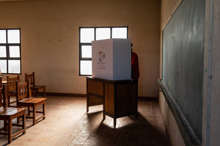 Votação em colégio eleitoral de Pozo Colorado, no Paraguai