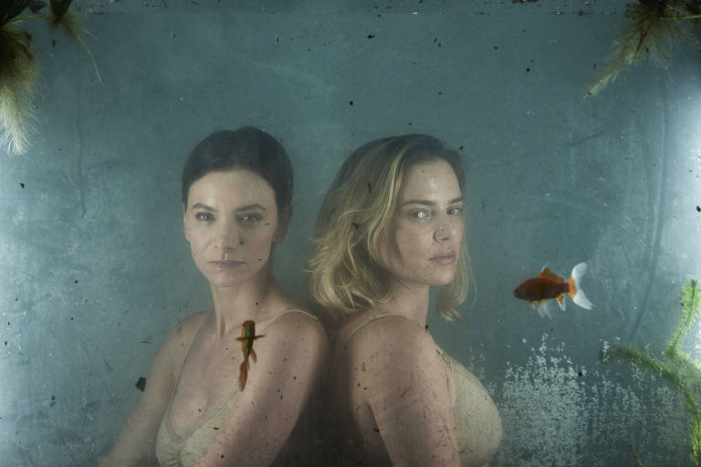 Carolina Mânica e Natallia Rodrigues estão em cartaz com a peça 'Aquário com Peixes'
