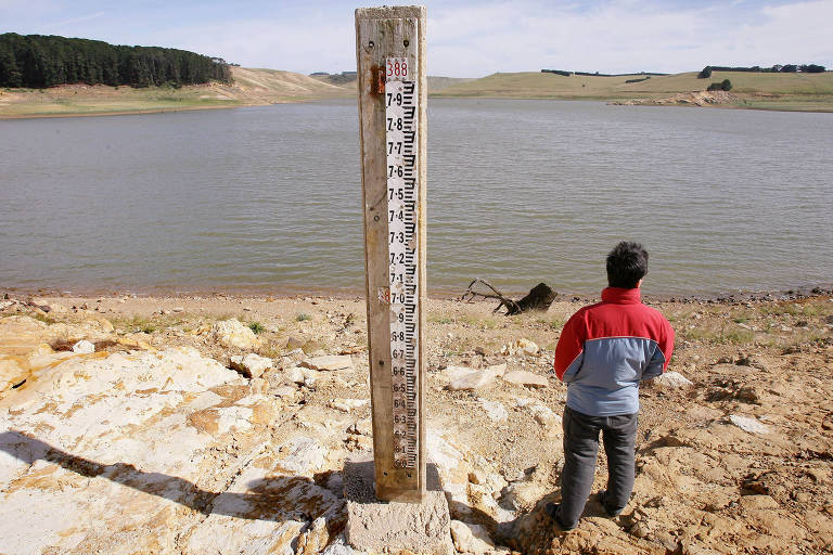 Mais da metade dos maiores lagos e reservatórios do mundo estão secando, diz estudo