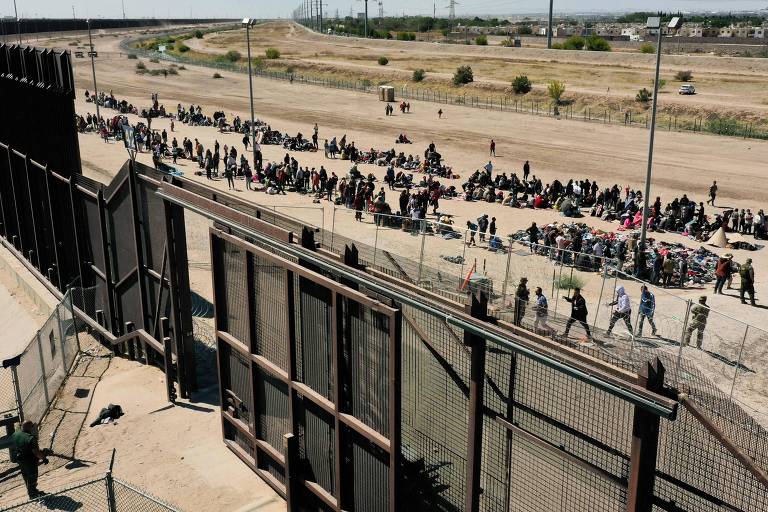 EUA precisam de muro alto para barrar migrantes, mas com portão grande