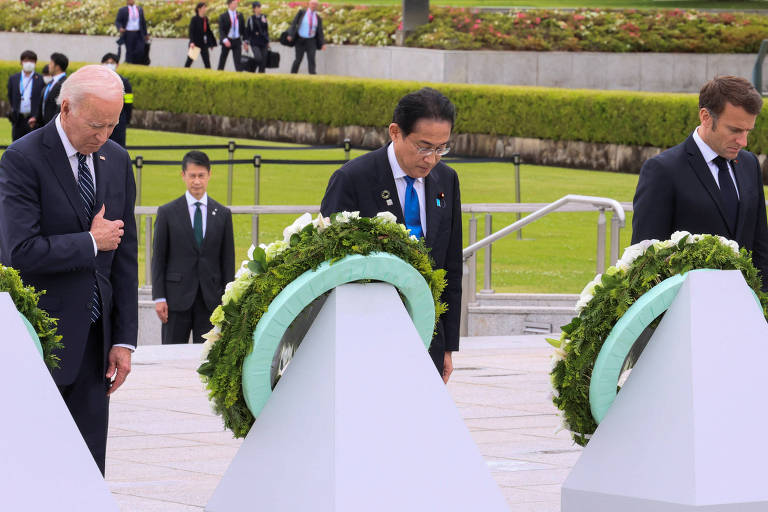 Biden e líderes do G7 depositam flores pelos mortos da bomba atômica em Hiroshima