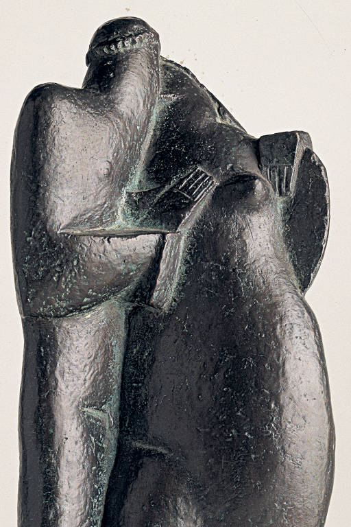 'O Beijo', escultura de Victor Brecheret em exposição em São Paulo