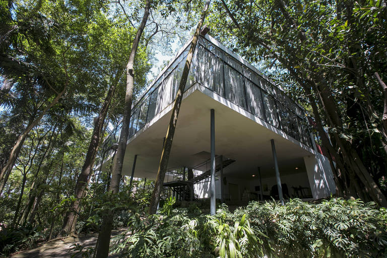 Casa de Vidro de Lina Bo Bardi ganha mostra de artistas brasileiros