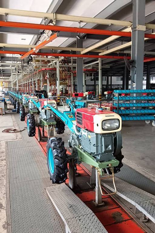 A fábrica de tratores agrícolas Sifang, na China, que produz mais de 60 mil máquinas para 50 países, e que recebeu Alexandre Lima, secretário no RN e representante do Consórcio do Nordeste