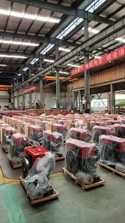 A fábrica de tratores agrícolas Sifang, na China, que produz mais de 60 mil máquinas para 50 países, e que recebeu Alexandre Lima, secretário no RN e representante do Consórcio do Nordeste