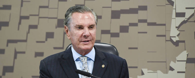 Ex-senador Fernando Collor (PTB-AL) durante reunião da comissão de Desenvolvimento Regional e Turismo