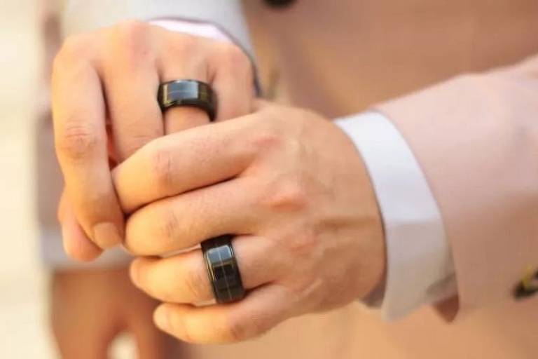 Aliança inteligente e votos escritos por robô: como são as cerimônias de casamento high-tech