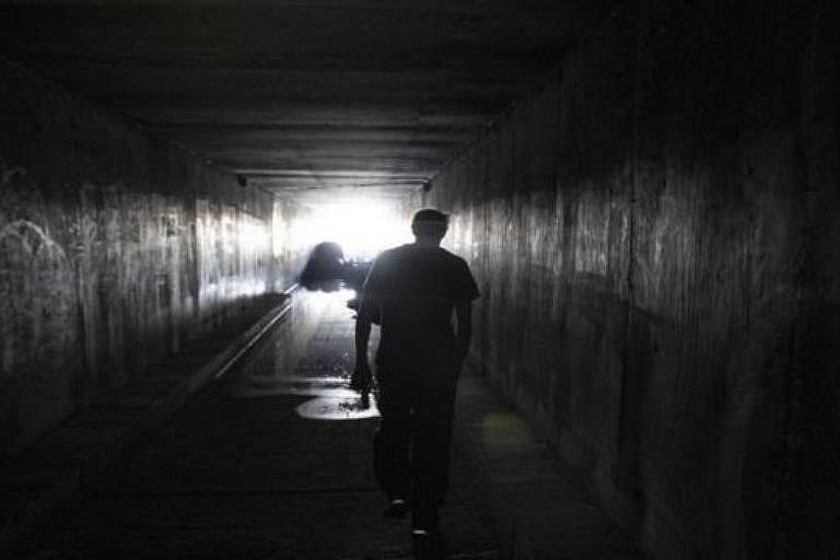 'Vim para desaparecer': a perigosa cidade subterrânea onde vivem centenas de pessoas em Las Vegas