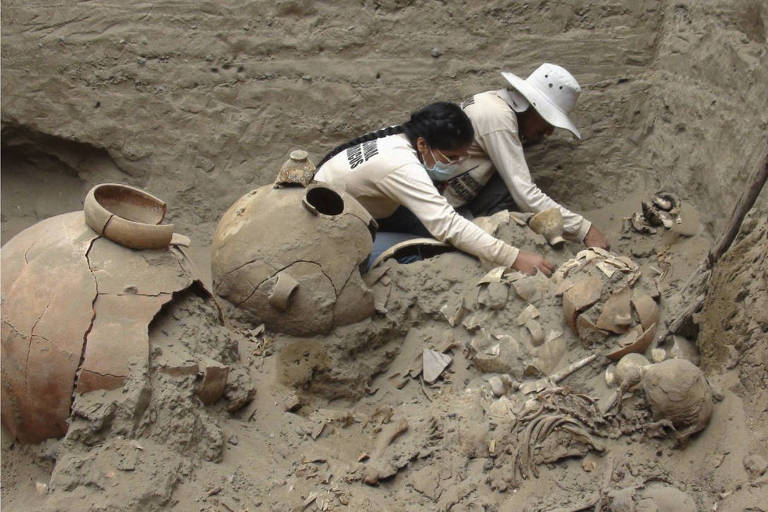 Tumba de líder de cultura pré-Inca é encontrada no norte do Peru