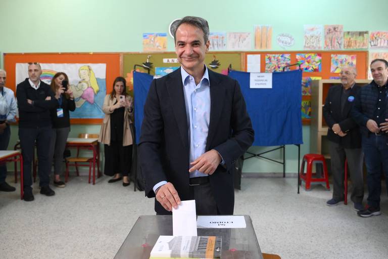População grega decide futuro do parlamento do país 