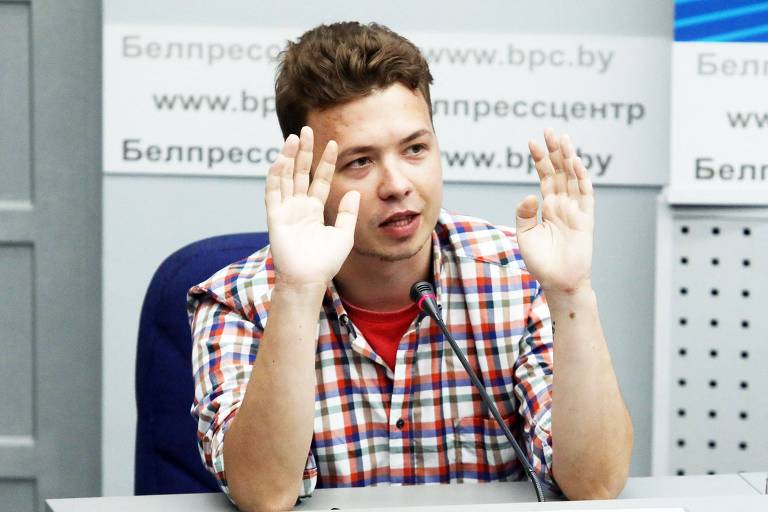 Belarus concede perdão judicial a ativista opositor 'sequestrado' em voo