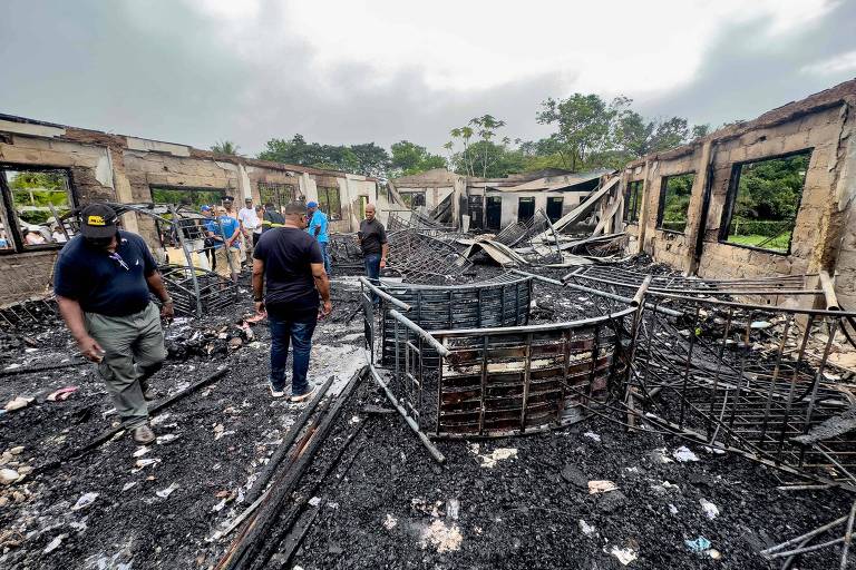 Incêndio em dormitório estudantil deixa 19 mortos na Guiana