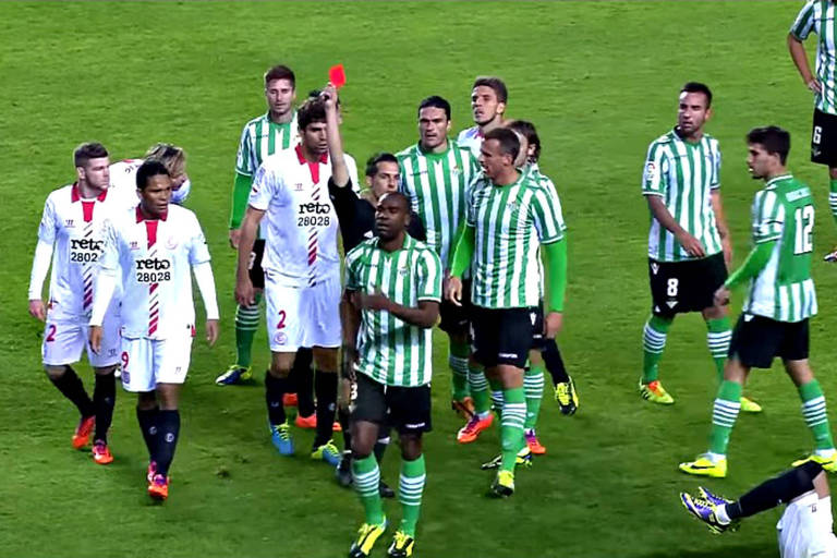 Paulão é expulso pelo Real Bétis em clássico contra o Sevilla em 2013