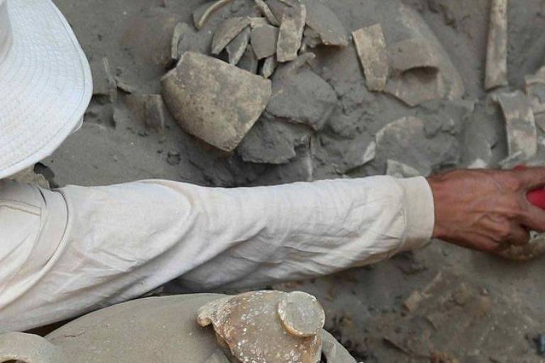 Tumba de mais de mil anos descoberta no Peru revela vida luxuosa de 'senhor das águas'