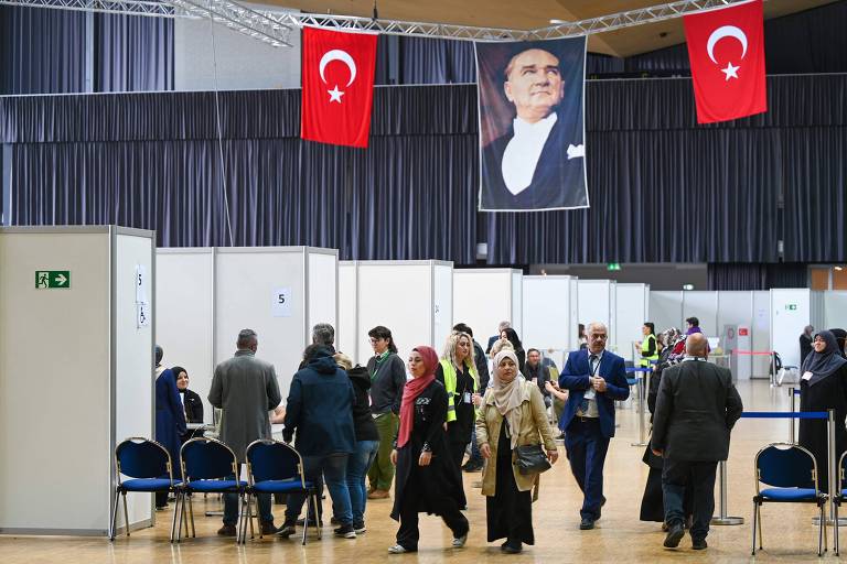 Salvos das crises, turcos na Alemanha preferem Erdogan por religião e estabilidade
