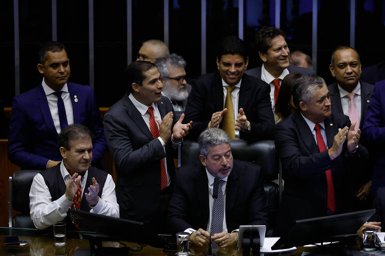 Deputados durante sessão da Câmara