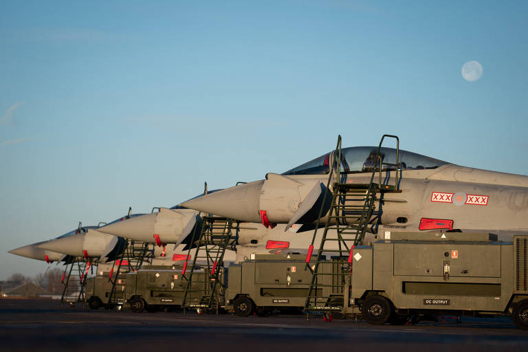 Caças Typhoons da Força Aérea Britânica, em Linconshire; modelo é o mesmo utilizado em missões da Otan para interceptar aeronaves militares russas na Estônia