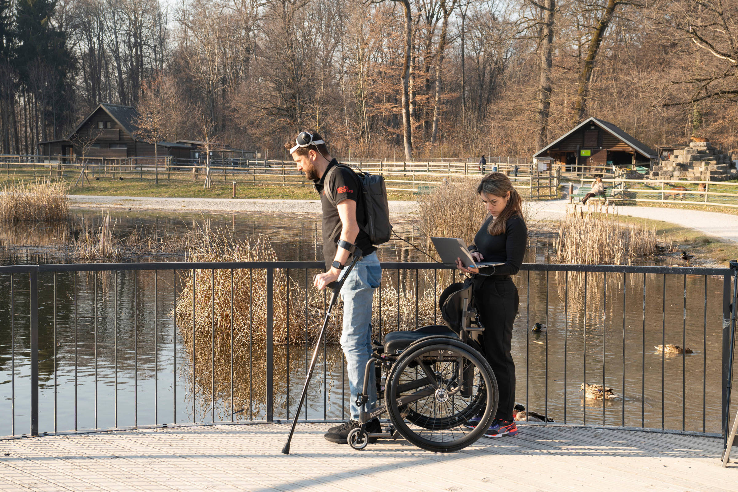 Quadriplegic walks after implants in the brain and spinal cord – 05/24/2023 – Science