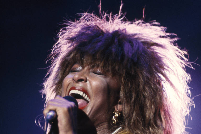 Tina Turner no palco em Nova York, em agosto de 1987. Foto faz parte da exposição da cantora no MIS, em SP