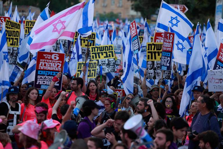 Perto do Parlamento, em Jerusalém, israelenses protestaram contra a concessão de financiamento a judeus ultraortodoxos 