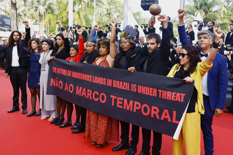 Em Cannes, equipe de 'A Flor do Buriti' protesta contra o marco temporal
