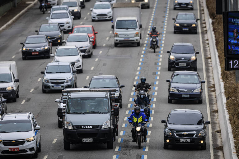 São Paulo tem recorde de motos novas nas ruas e desafio no trânsito