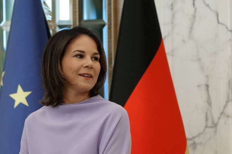 A ministra das Relações Exteriores da Alemanha, Annalena Baerbock, em entrevista no Qatar