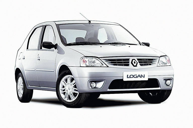2007 - Renault Logan chega para oferecer espaço interno de carro médio entre modelos populares