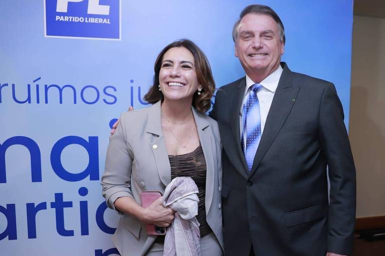 O ex-presidente Jair Bolsonaro ao lado da presidente do PL Mulher de SP, Rosana Valle