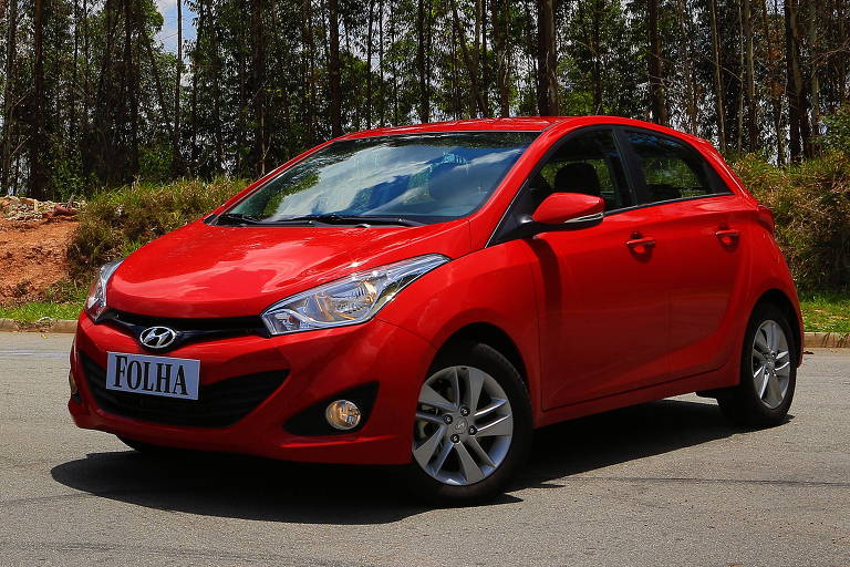 2012 - Hyundai lança HB20, que tem versões com motor 1.0. Chevrolet apresenta o Onix