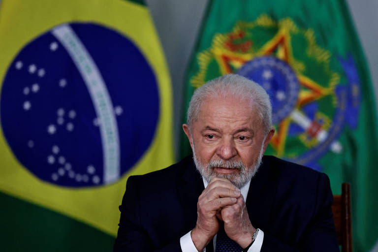 O presidente Luiz Inácio Lula da Silva durante encontro com líderes do setor automobilístico no Palácio do Planalto, em Brasília 