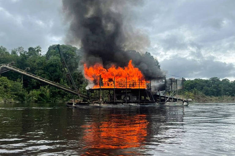 Garimpeiros retiram equipamentos e escapam de megaoperação no Amazonas