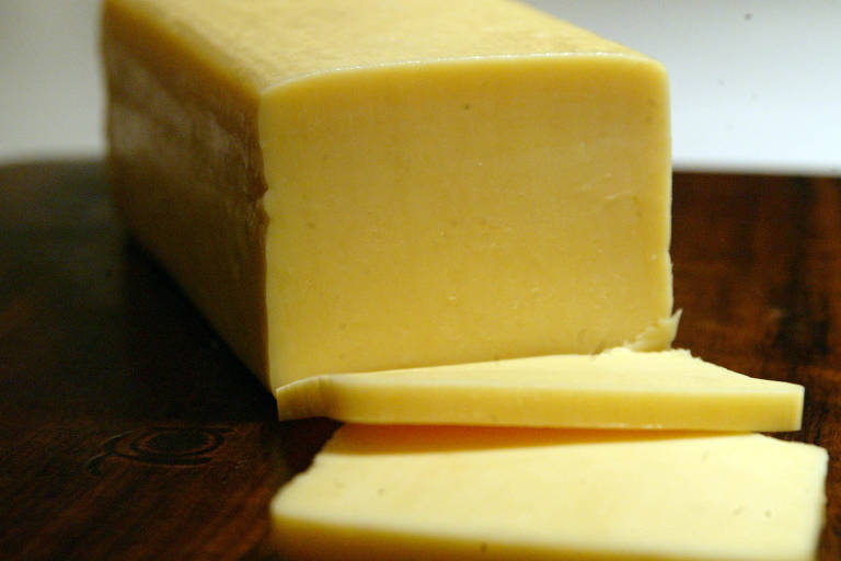 O queijo Parto, "irmão" do muçarela, passa por maturação mínima de 25 dias antes de chegar no seu tom alaranjado. Ele é feito de leite ou leite reconstituído, bactérias lácticas específicas, coalho e/ou outras enzimas coagulantes apropriadas e sal. Ele pode conter leite em pó, creme, sólidos de origem láctea e cloreto de cálcio.