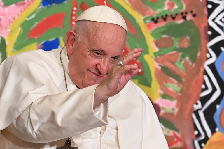 Papa Francisco vai a hospital para exames médicos dois meses após ser internado