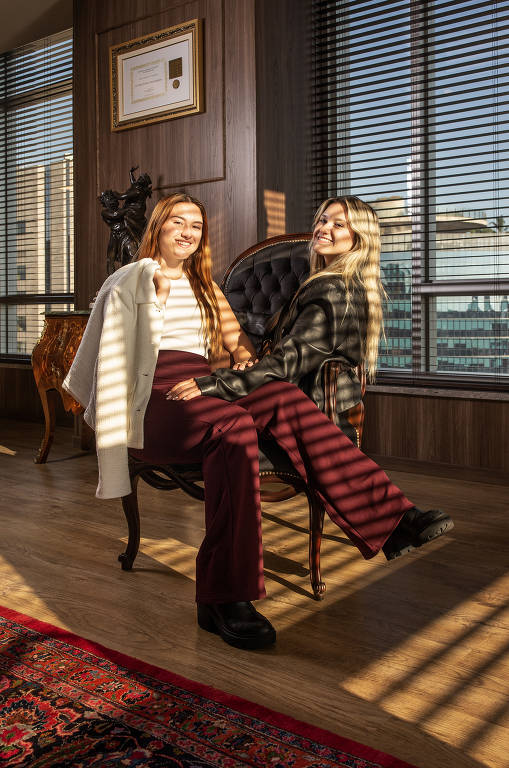 As irmãs Sofia (à esq) e Marina Liberato dizem que se acham parecidas fisicamente com o pai, Gugu Liberato, morto em 2019