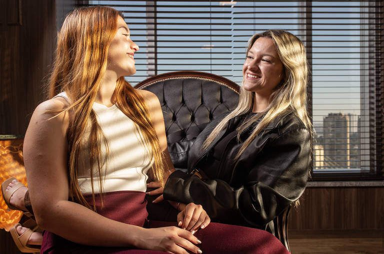 Apesar de estarem em lado oposto ao do irmão, João Augusto, na disputa pela herança, Sofia (à esq) e Marina afirmam que conversam normalmente com ele e têm um grupo de irmãos no WhatsApp